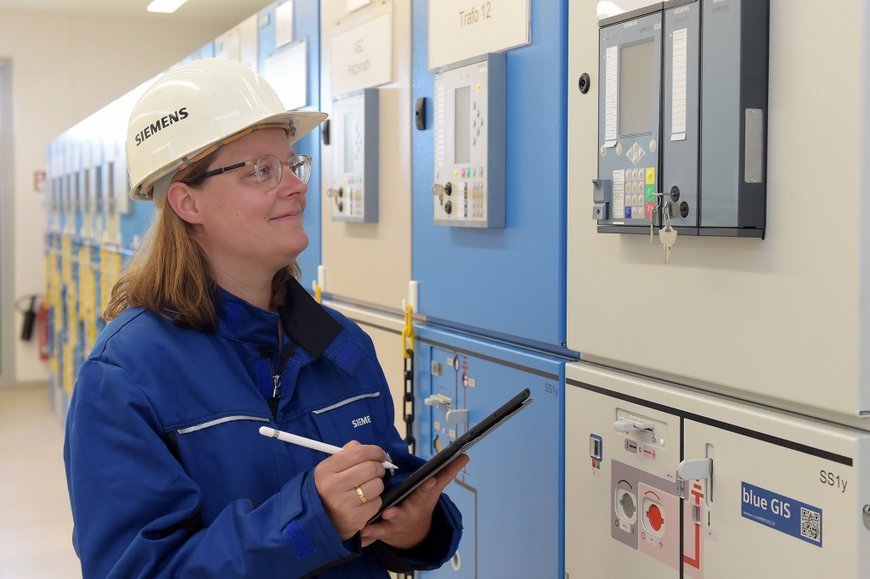 First F-gas-free NXPLUS C 24 circuit-breaker panel from Siemens goes into operation